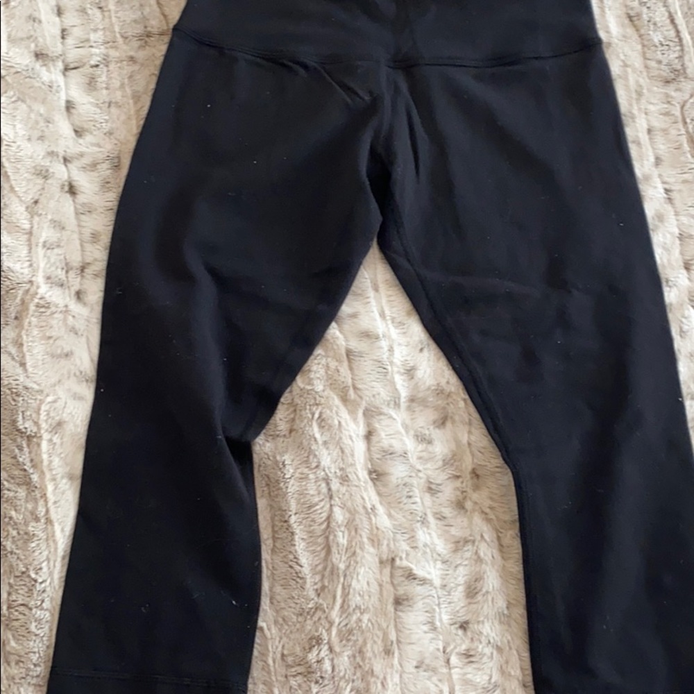 LULULEMON black leggings- capri